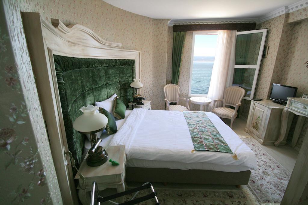 Trilyali Butik Hotel Tirilye Экстерьер фото