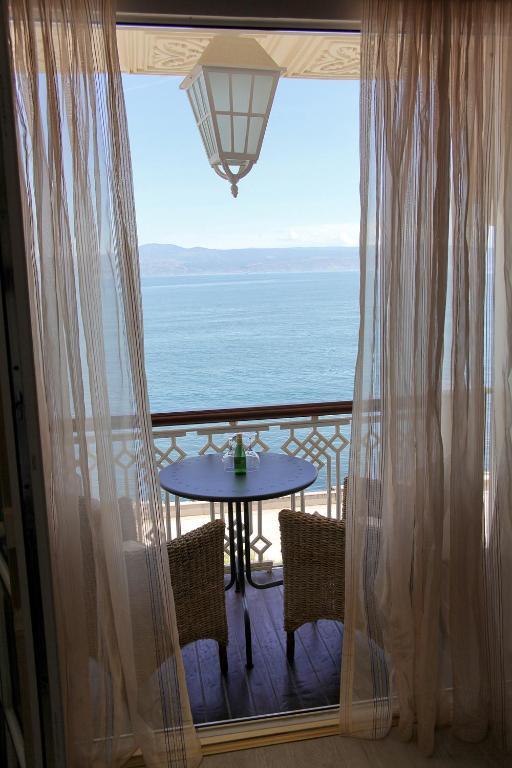 Trilyali Butik Hotel Tirilye Экстерьер фото